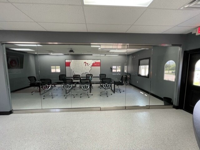 More Photos Of 170 W Circle Dr, Saint Charles Manufacturing For Lease