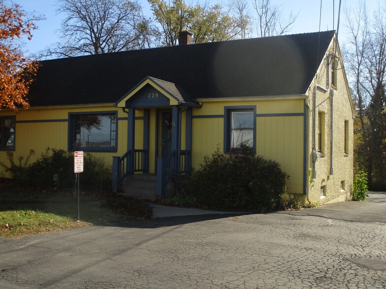 Primary Photo Of 729 Ridge Rd, Webster Veterinarian Kennel For Sale