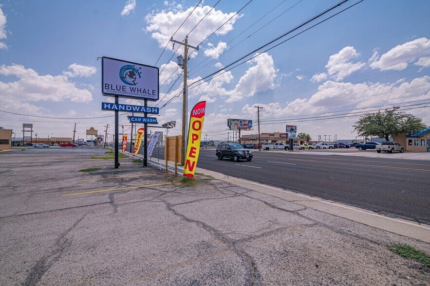 More Photos Of 2201 E 8th St, Odessa Office For Sale