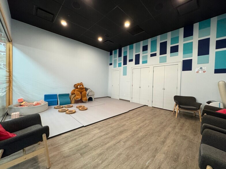 More Photos Of 5 Broad St, Stamford Fast Food For Lease