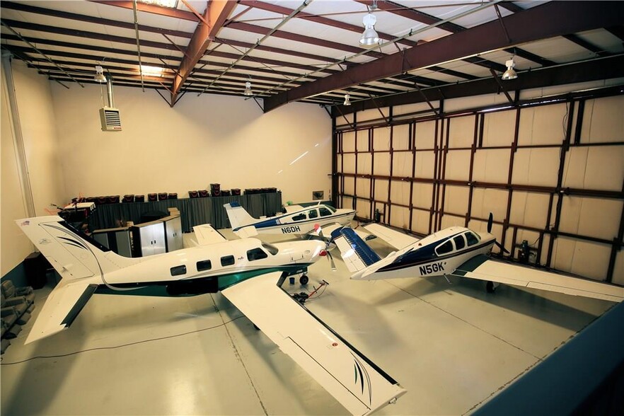 More Photos Of 3150 Propeller Dr, Paso Robles Airplane Hangar For Sale