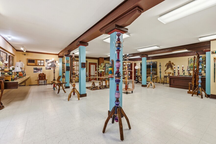 More Photos Of 196 S Main St, Potosi General Retail For Sale
