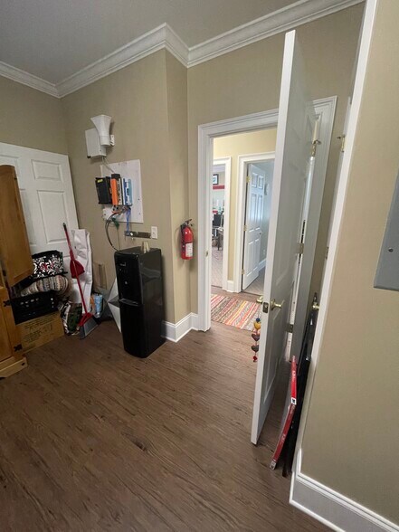 More Photos Of 327 Dahlonega St, Cumming Medical For Lease