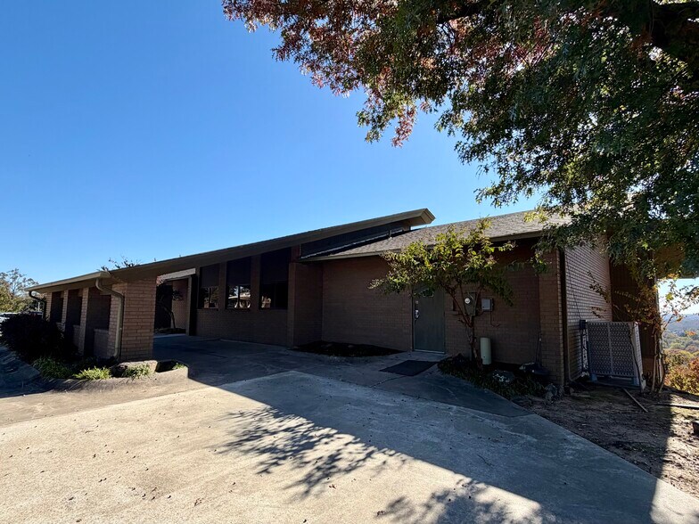 More Photos Of 617 Fayetteville Rd, Van Buren Healthcare For Lease