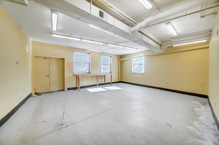 More Photos Of 3925-3927 Brotherton Rd, Cincinnati Office For Sale