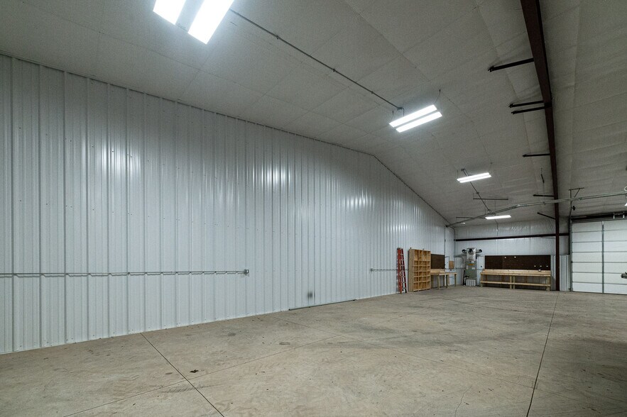 More Photos Of 881 Barnetts Bridge Rd, Jackson Light Distribution For Sale