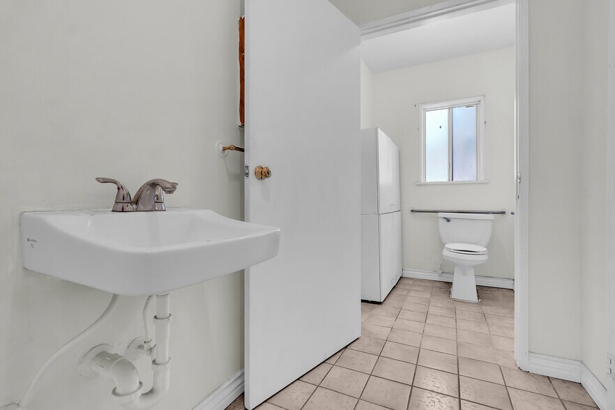 More Photos Of 9707 Flower St, Bellflower Religious Facility For Lease