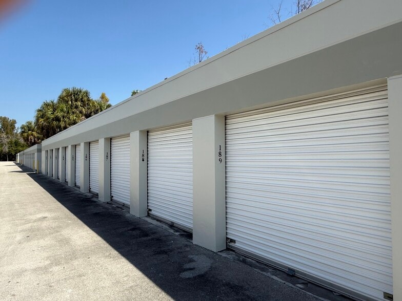 More Photos Of 21113 Johnson St, Pembroke Pines Warehouse For Lease