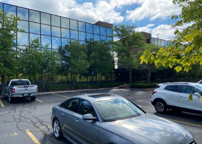 More Photos Of 300 E Long Lake Rd, Bloomfield Hills Office For Lease