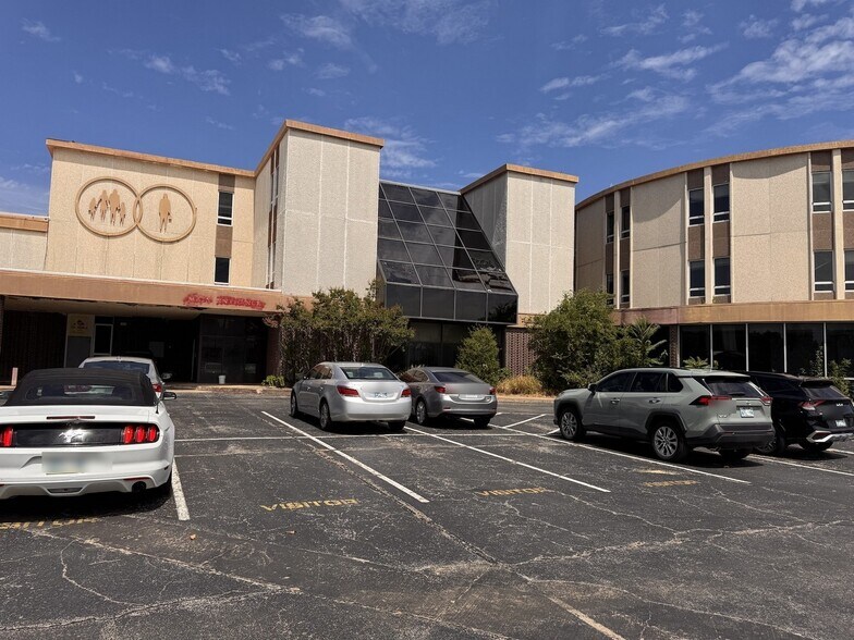 More Photos Of 2323 S Harvard Ave, Tulsa Hospital For Sale