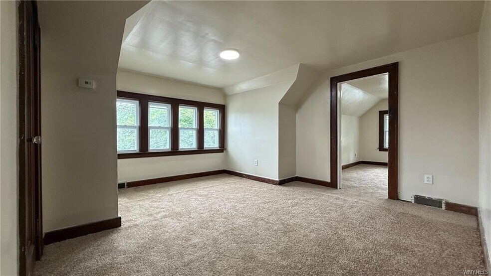 More Photos Of 1890 Linwood Ave, Niagara Falls Apartments For Sale