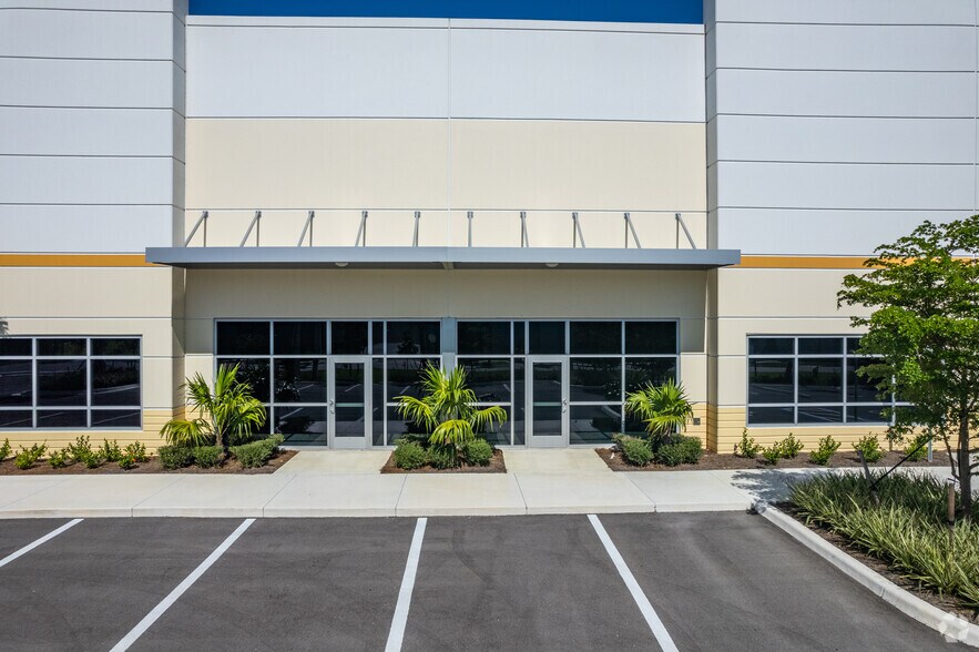 More Photos Of 14601 Jetport Loop, Fort Myers Light Distribution For Lease