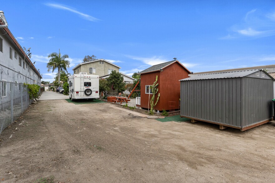 More Photos Of 10914 S Osage Ave, Inglewood Multifamily For Sale