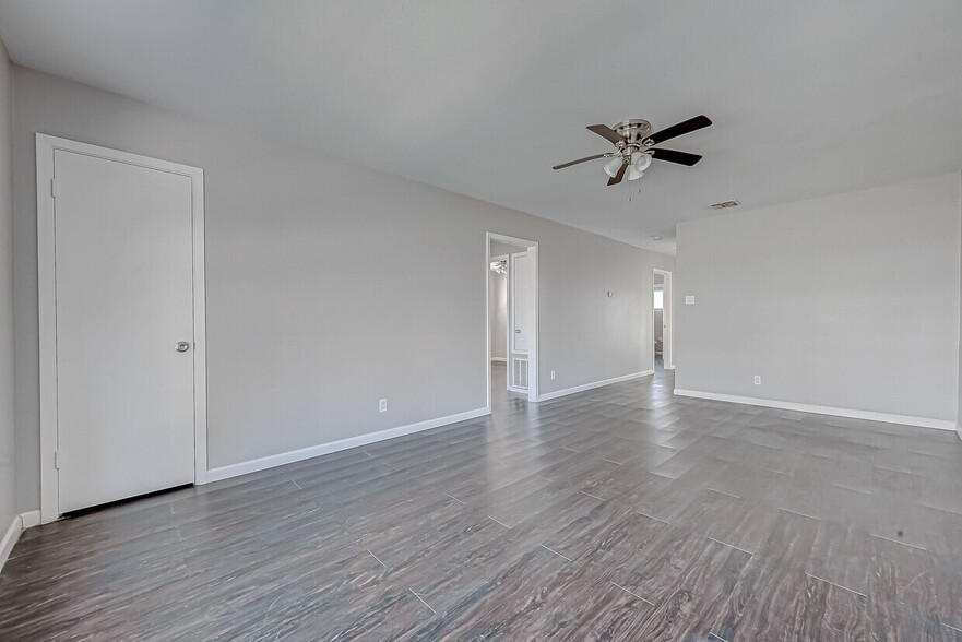 More Photos Of 7315 Housman, Houston Specialty For Sale