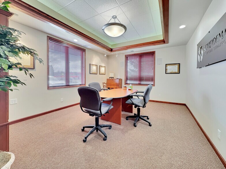 More Photos Of 808 4th St NE, Hampton Office For Sale