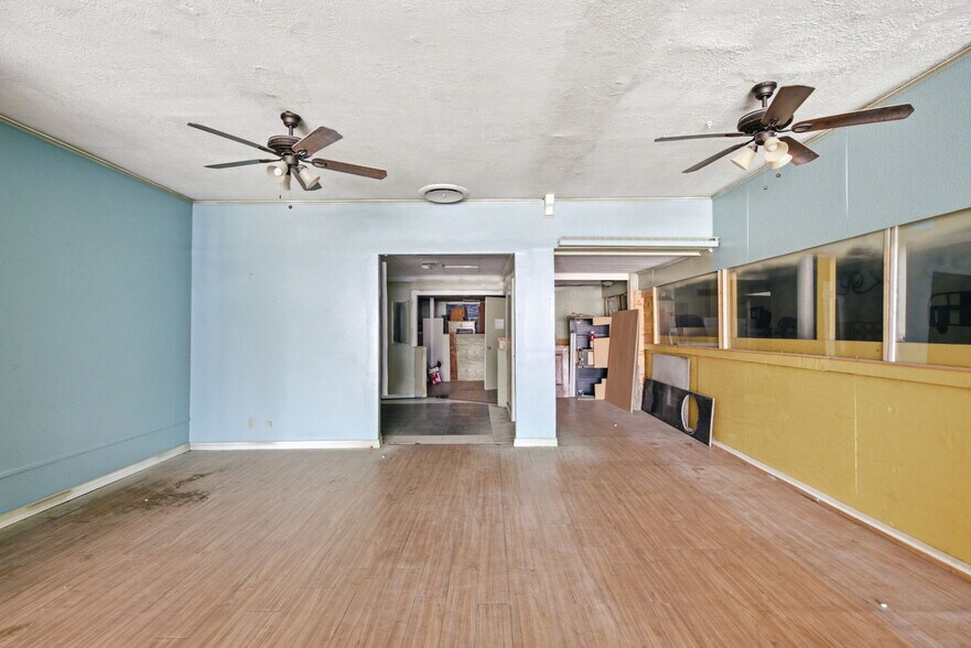 More Photos Of 100 W Central Ave, Comanche General Retail For Sale
