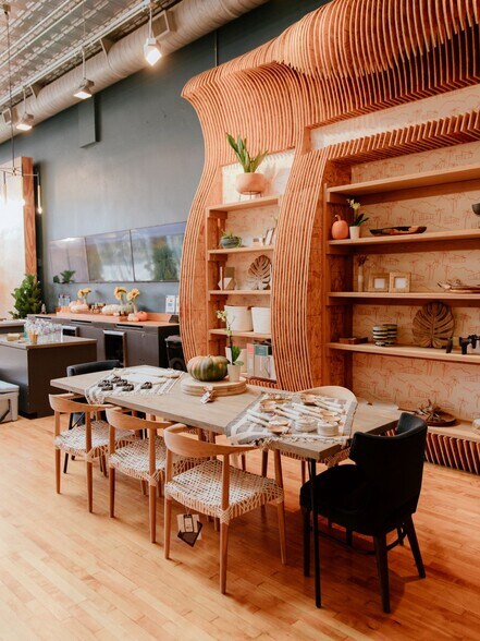 More Photos Of 327 E Main St, Ventura Storefront For Lease