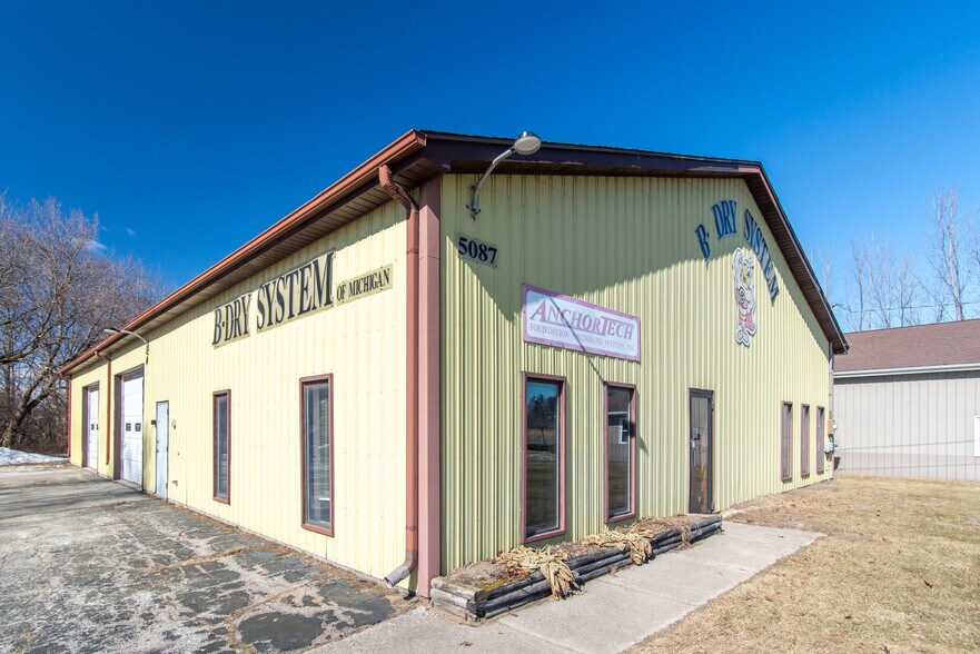 More Photos Of 5087 N Michigan Rd, Saginaw Flex For Sale