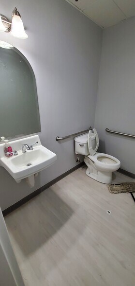 More Photos Of 2905 Kingman St, Metairie Medical For Lease