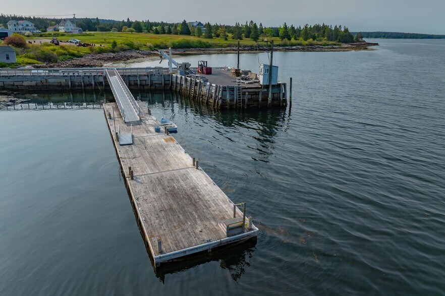 More Photos Of 88 Sargent St, Winter Harbor Freestanding For Sale