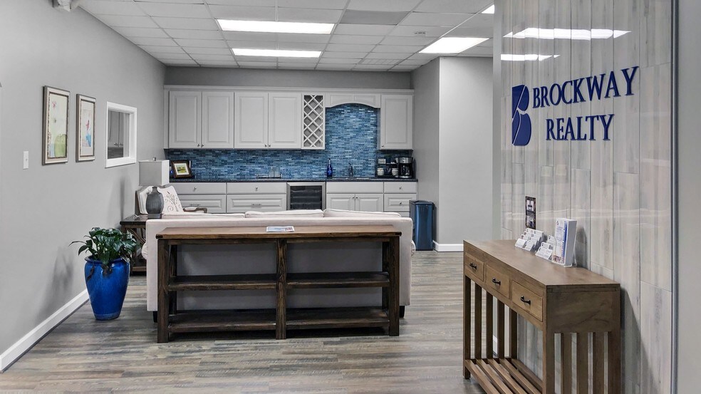 More Photos Of 102 E Walker St, League City Office For Lease