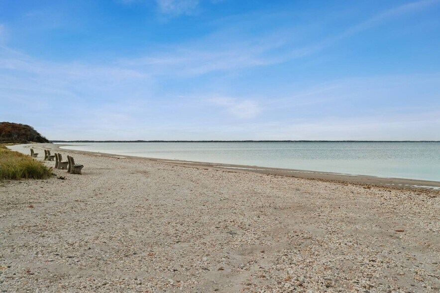 More Photos Of 14 E Landing Rd, Hampton Bays Multifamily For Sale