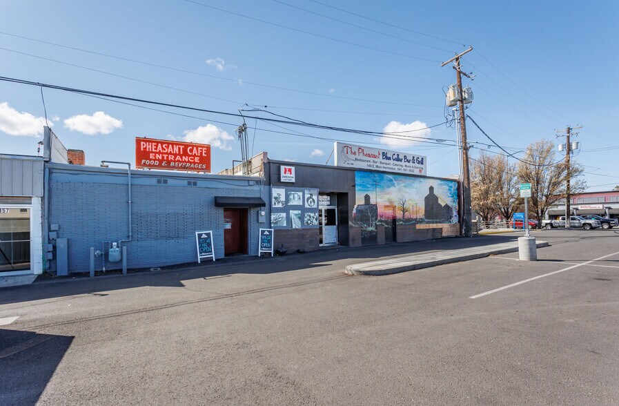 More Photos Of 149 E Main St, Hermiston Bar For Lease