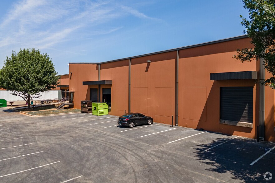 More Photos Of 1755 W Oak Pky, Marietta Distribution For Lease