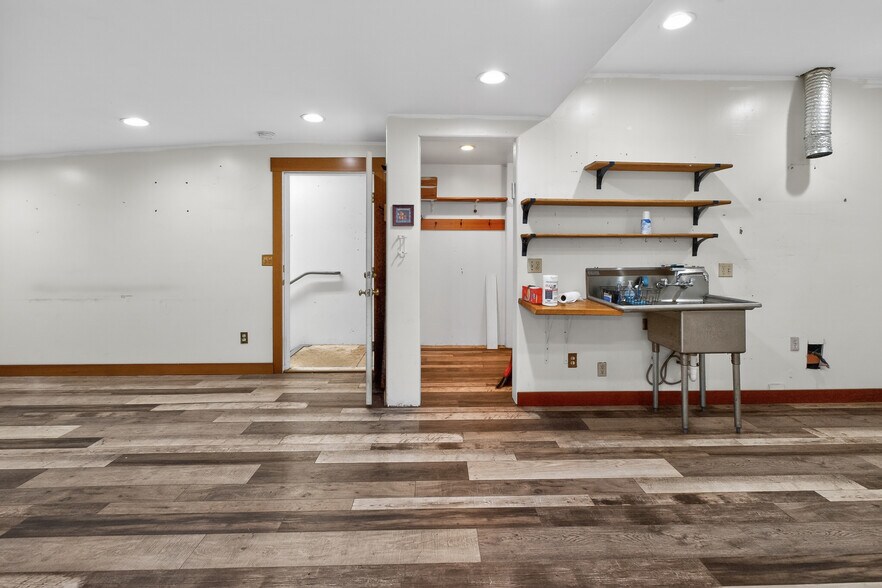 More Photos Of 700 Sunset Pond Ln, Bellingham Industrial For Sale