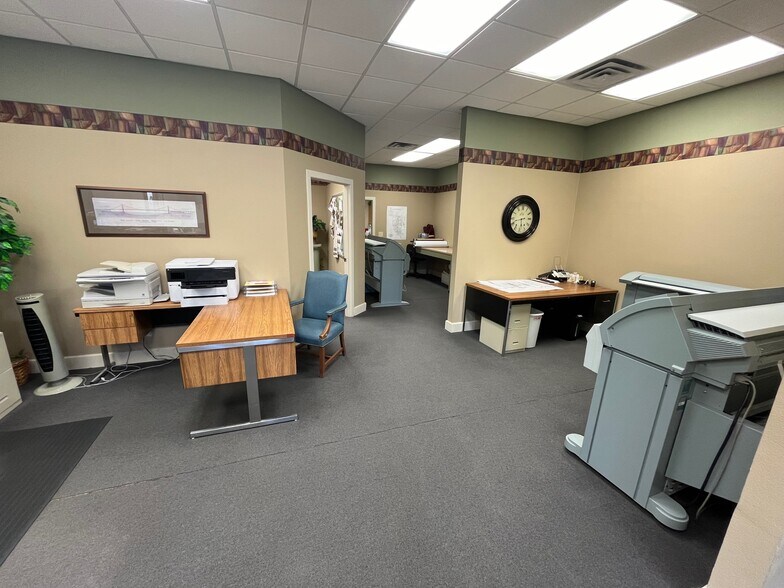 More Photos Of 311 S Broadway St, Pittsburg Office For Lease