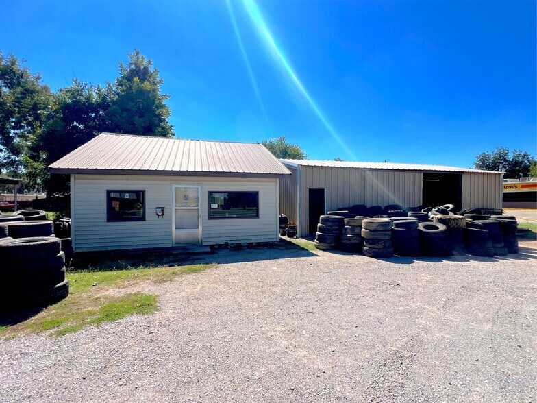 More Photos Of 127 N 9th St, Chickasha Auto Repair For Sale