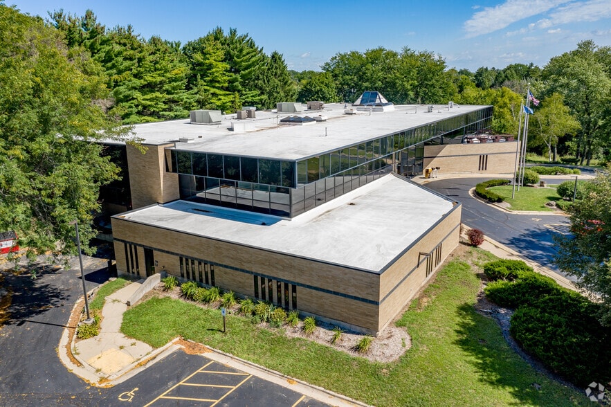 More Photos Of 575 W Madison St, Waterloo Loft Creative Space For Lease