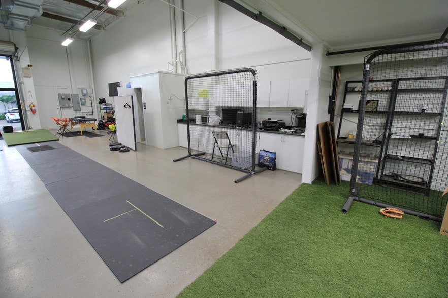 More Photos Of 94-515 Ukee St, Waipahu Warehouse For Sale