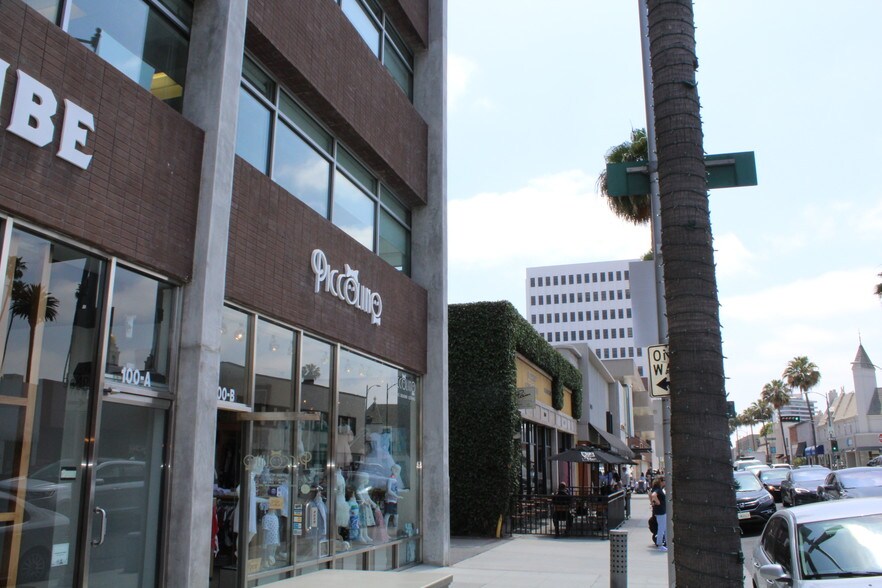 More Photos Of 9606 S Santa Monica Blvd, Beverly Hills Office For Lease