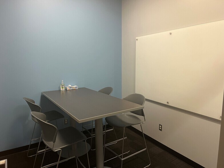 More Photos Of 5222-5230 33rd St SE, Grand Rapids Distribution For Sale