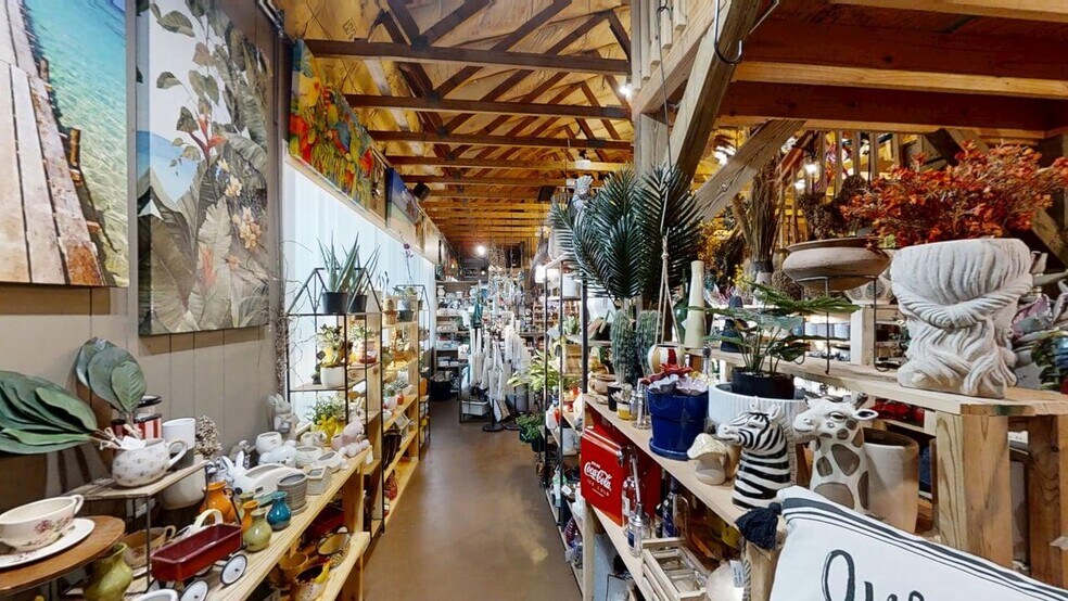More Photos Of 17897 US-31, Vinemont General Retail For Sale