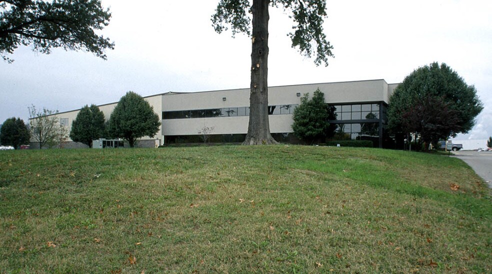 More Photos Of 7301 Distribution Dr, Louisville Manufacturing For Sale