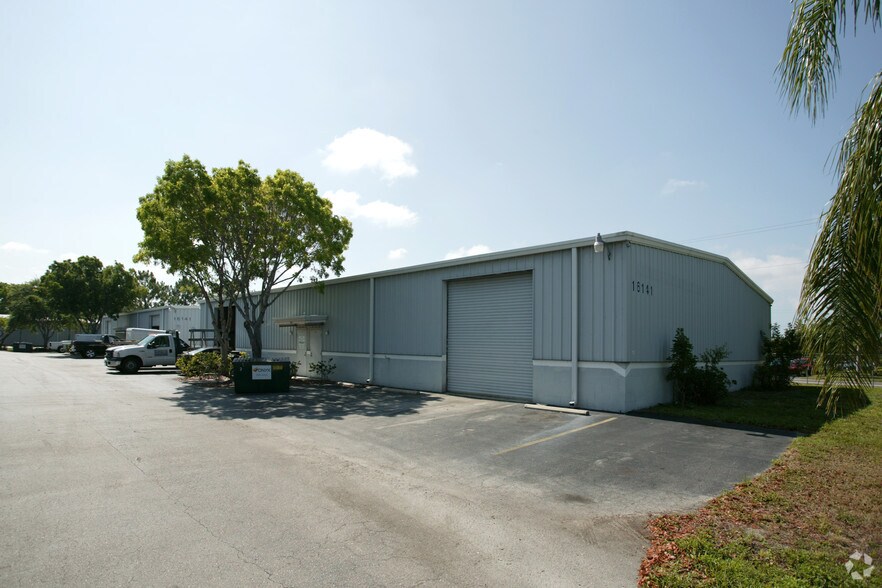More Photos Of 16141 Pine Ridge Rd, Fort Myers Warehouse For Lease