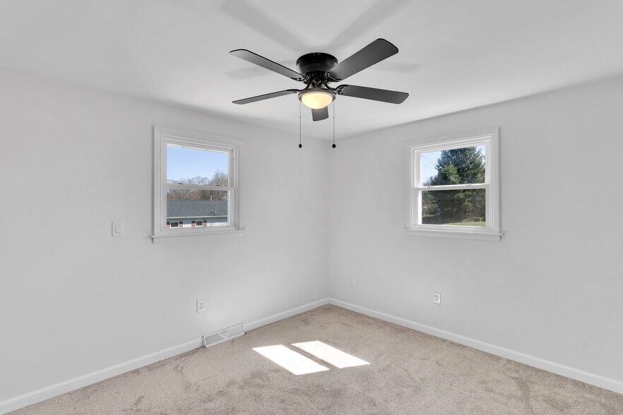 More Photos Of 1060 Pittsburgh Rd, Valencia Office Residential For Sale