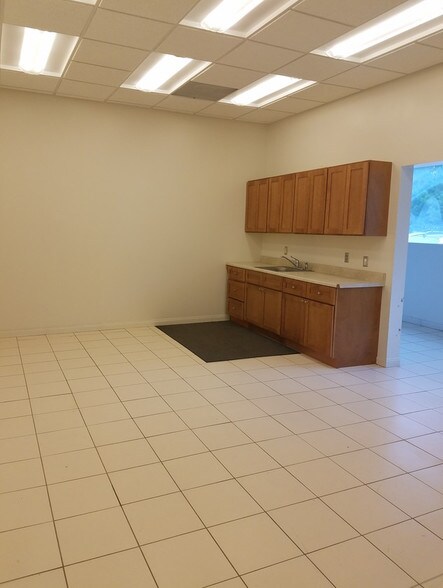 More Photos Of 16517 Bull Church Rd, Woodford Warehouse For Lease
