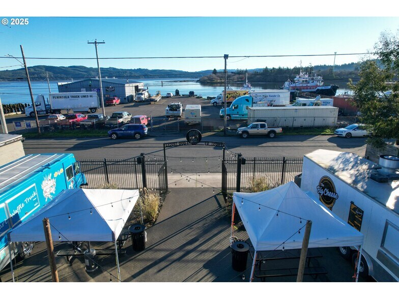 More Photos Of 790 N Bayshore Dr, Coos Bay Freestanding For Sale