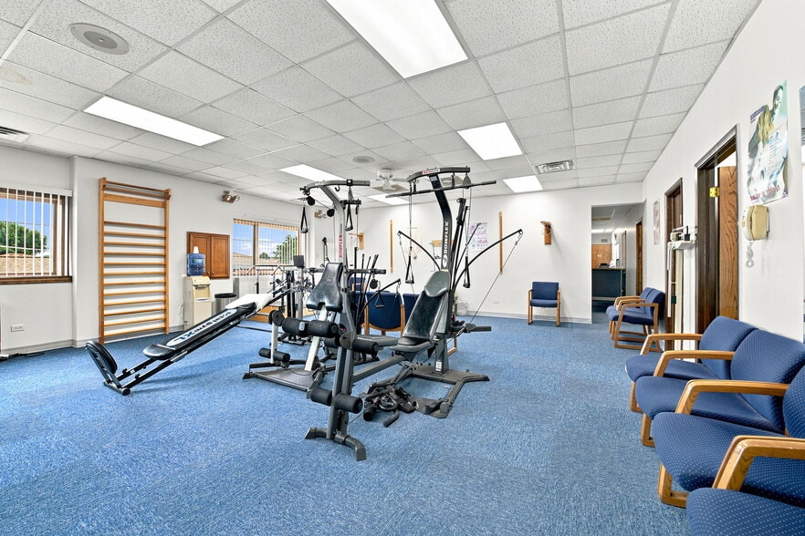 More Photos Of 4647 W 103 St, Oak Lawn Medical For Sale