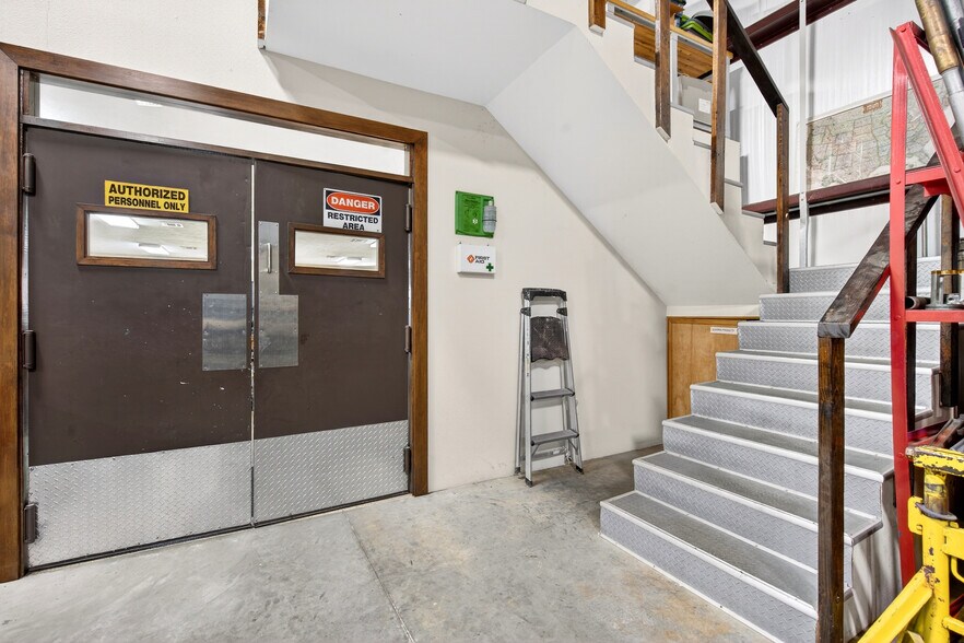 More Photos Of 8601 Fawn Trl, Conroe Warehouse For Lease