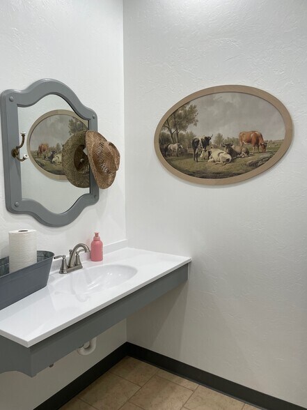 More Photos Of 10901 NE 23rd St, Oklahoma City Storefront Retail Office For Lease