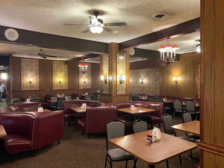 More Photos Of 1912 N Broadway St, Pittsburg Restaurant For Sale