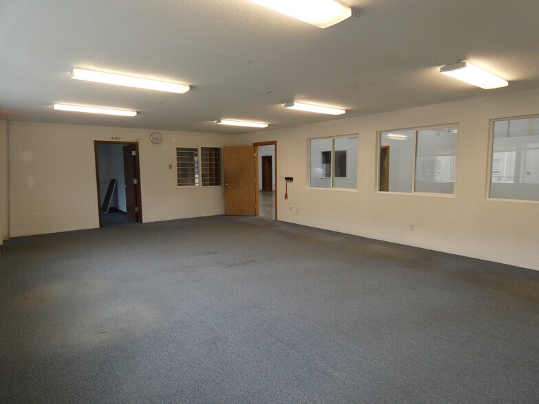 More Photos Of 281 W Business Park Loop, Shelton Warehouse For Lease
