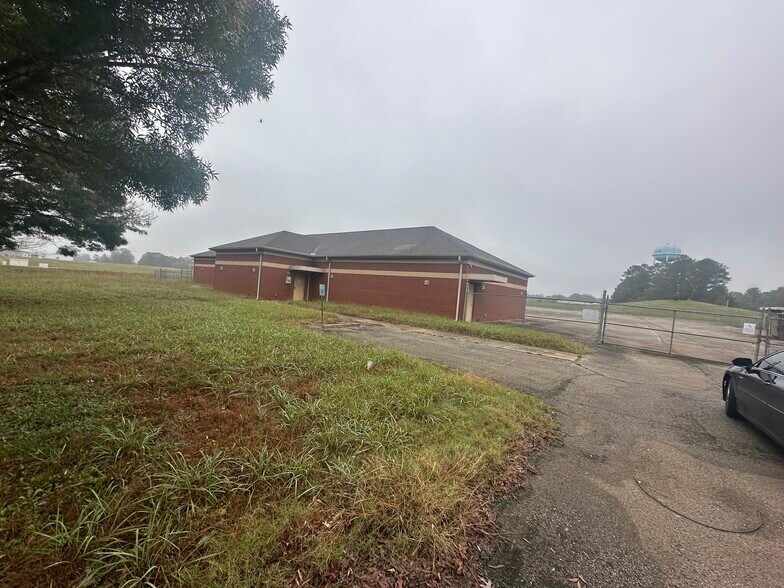 More Photos Of 645 Lucy Black Rd, Bolivar Office Residential For Sale