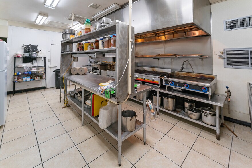 More Photos Of 512 S US Highway 301, Jesup Storefront For Sale