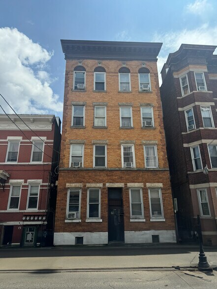 Primary Photo Of 902 West St, Union City Multifamily For Sale