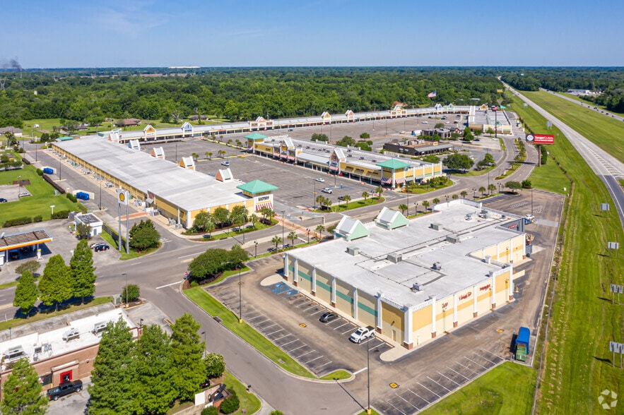 Primary Photo Of 2100-2410 Tanger Blvd, Gonzales General Retail For Lease